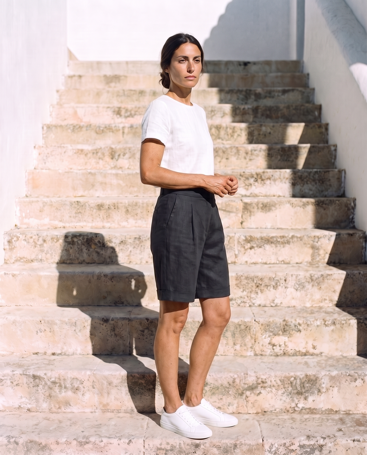 Rosa Shorts in black, a quarter turn, looking at the camera