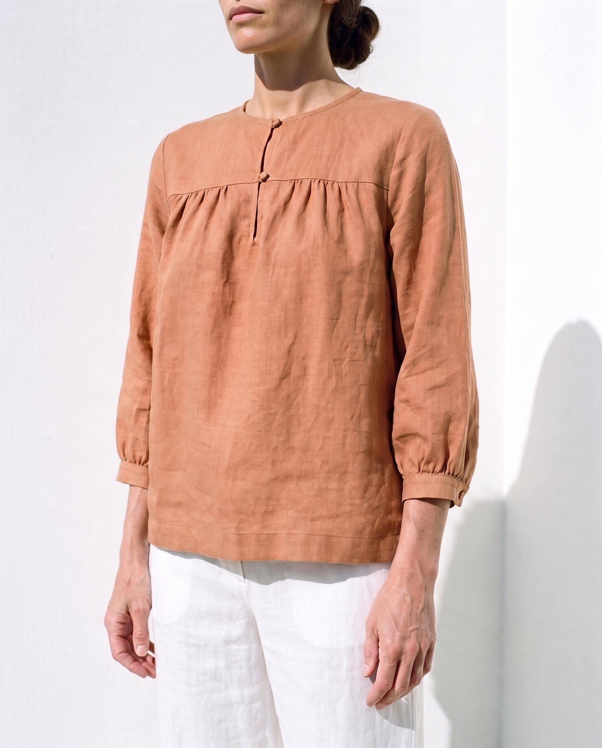Ines Blouse in clay, close view of the front