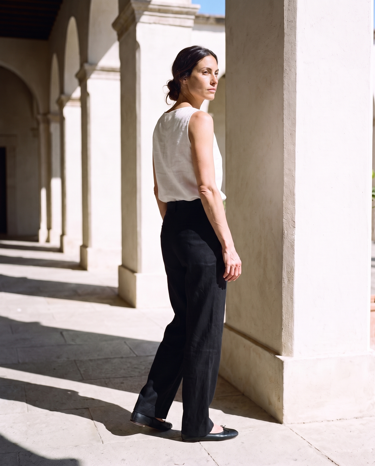 Nina Trousers in black, turning away, side and back