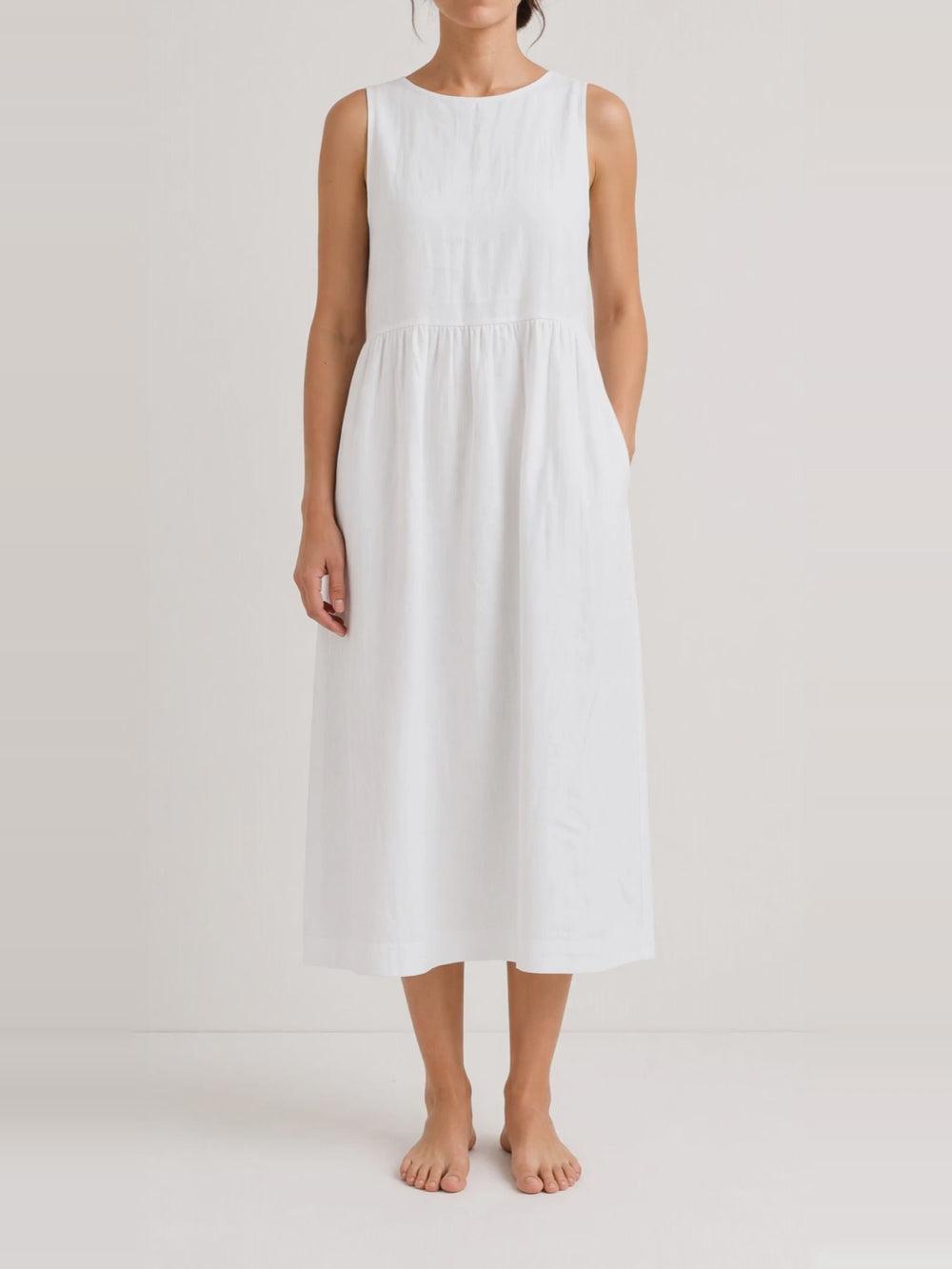 Sleeveless Linen Midi Dress, turning in the studio